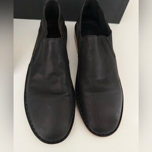 Vince Black Leather Flats Sleek Slip-On Design